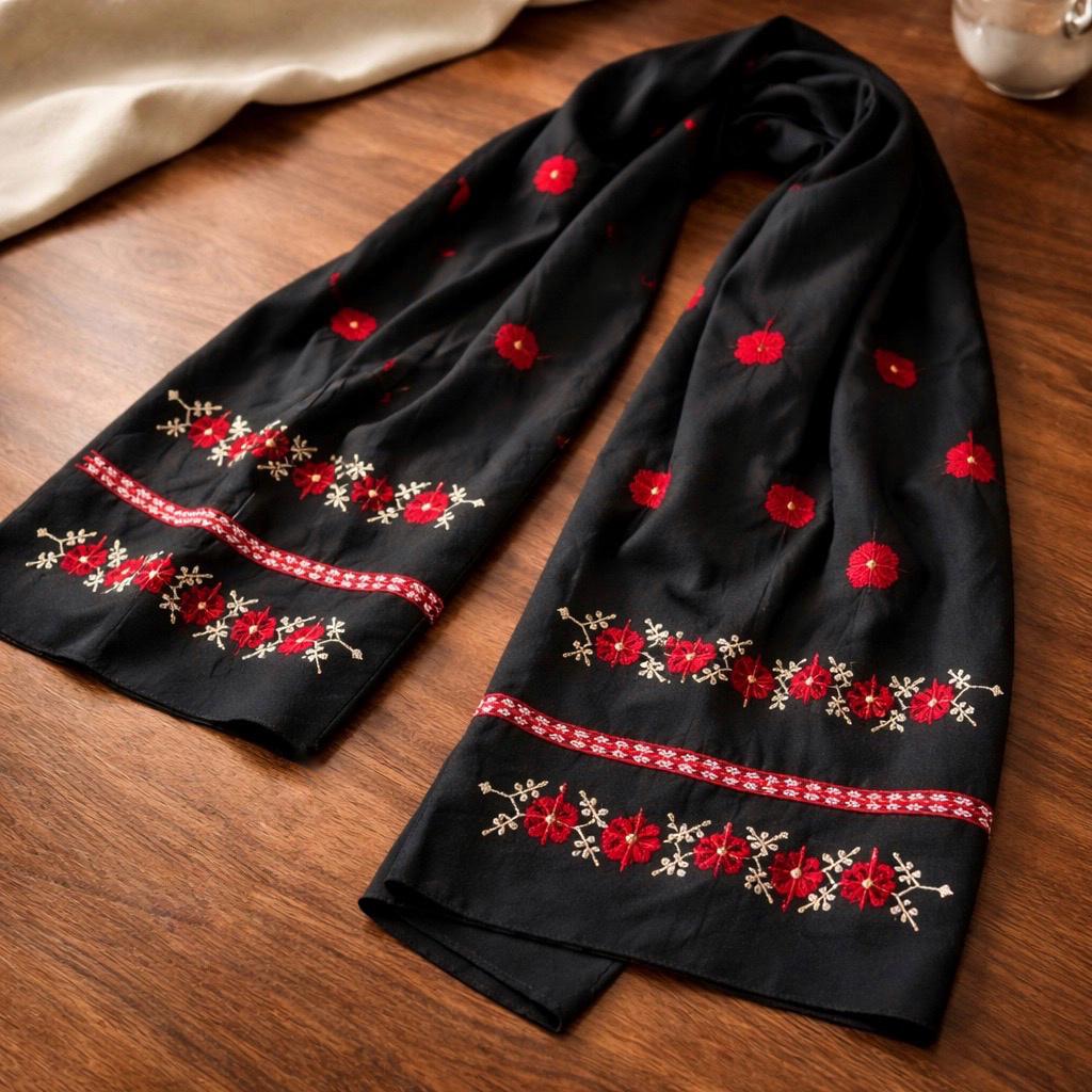 Marama Traditionala neagra cu broderie rosie - Catinca 01