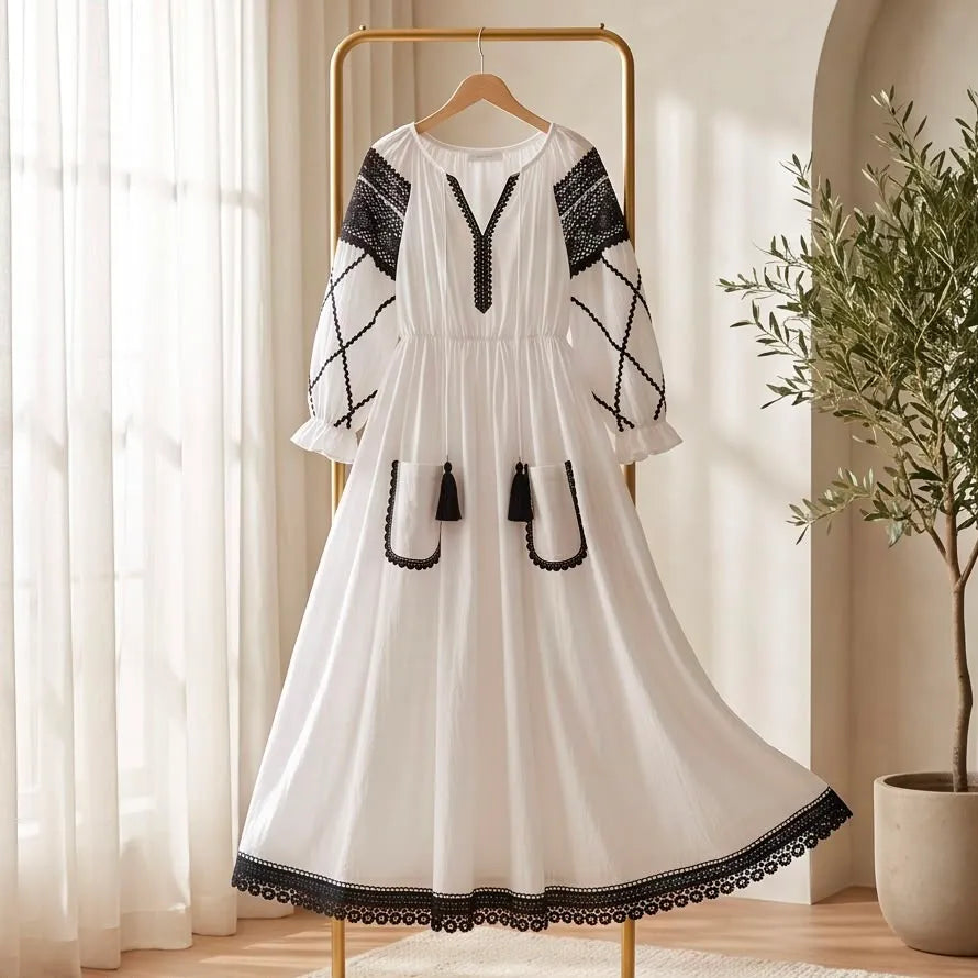 Rochie Nationala alba din panza topita dantela neagra - Maria 02
