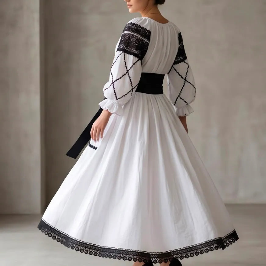 Rochie Nationala alba din panza topita dantela neagra - Maria 02