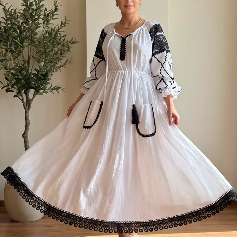 Rochie Nationala alba din panza topita dantela neagra - Maria 02
