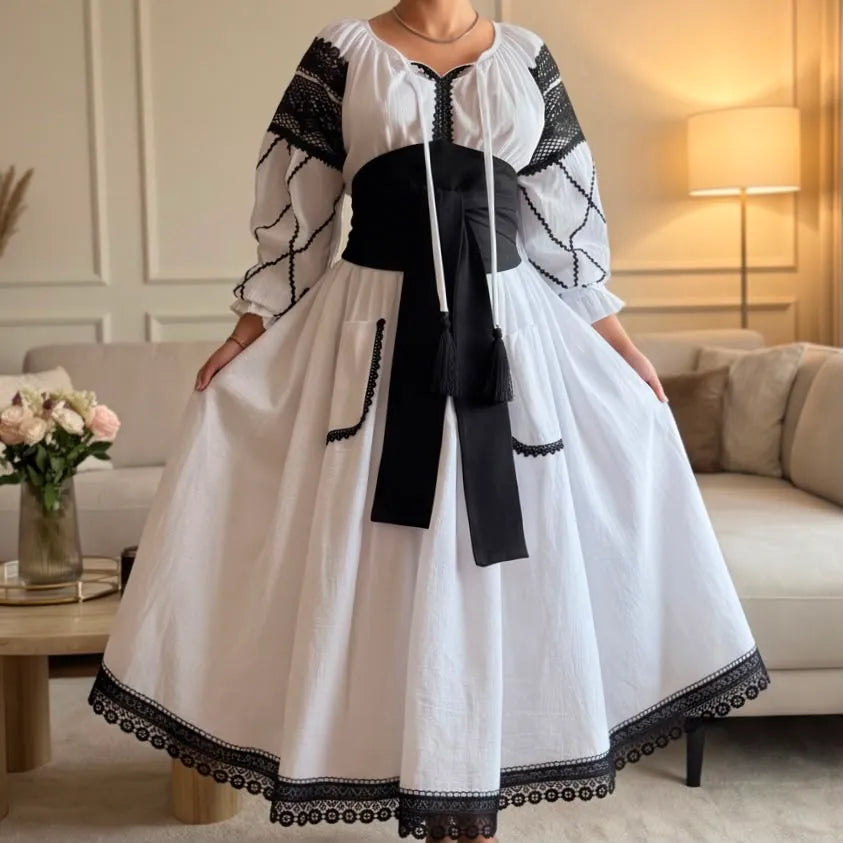 Rochie Nationala alba din panza topita dantela neagra - Maria 02