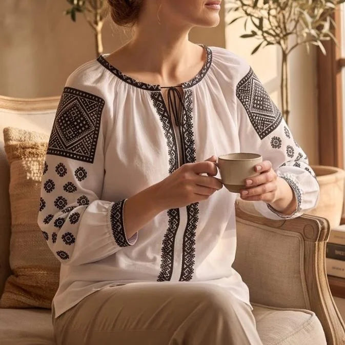 IE Nationala alba cu broderie neagra - Nora