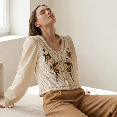 Bluza tip ie crem cu broderie florala - Larisa