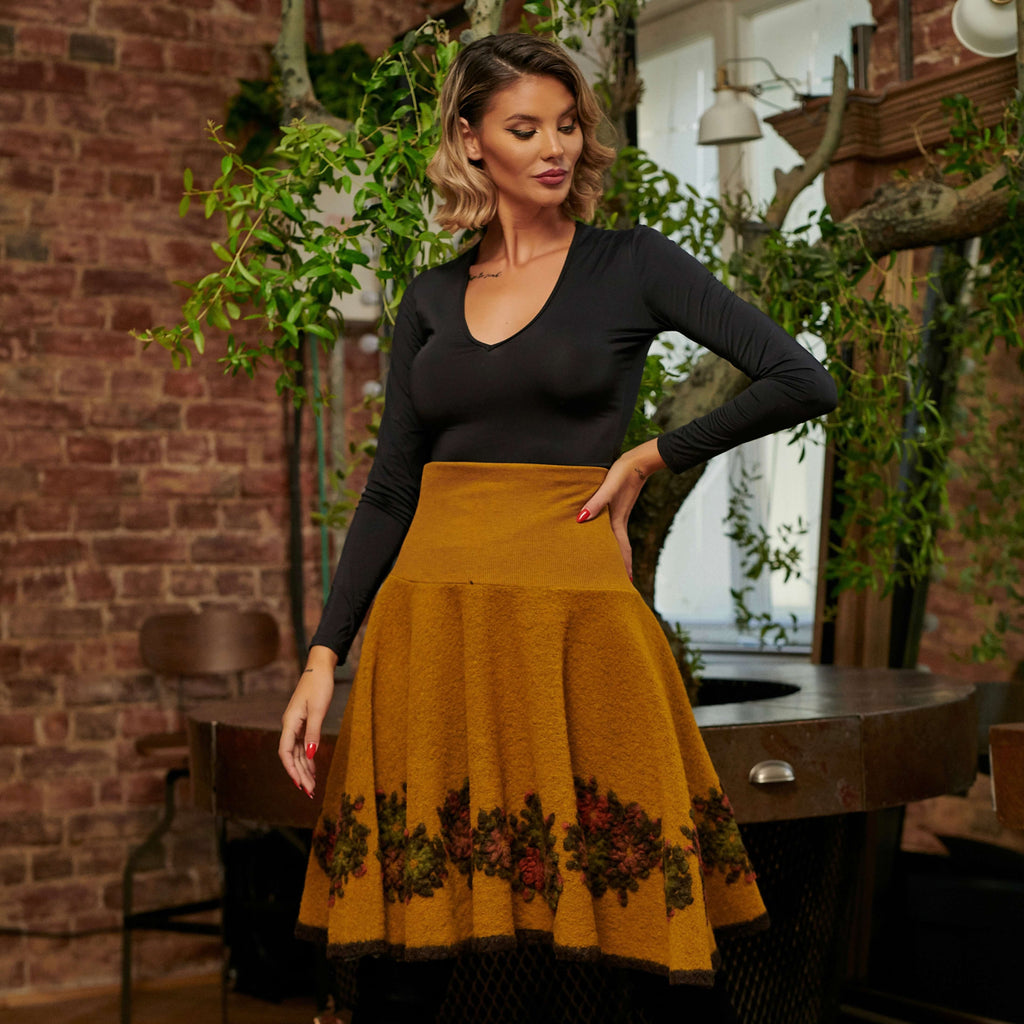 Fusta din lana - galbena