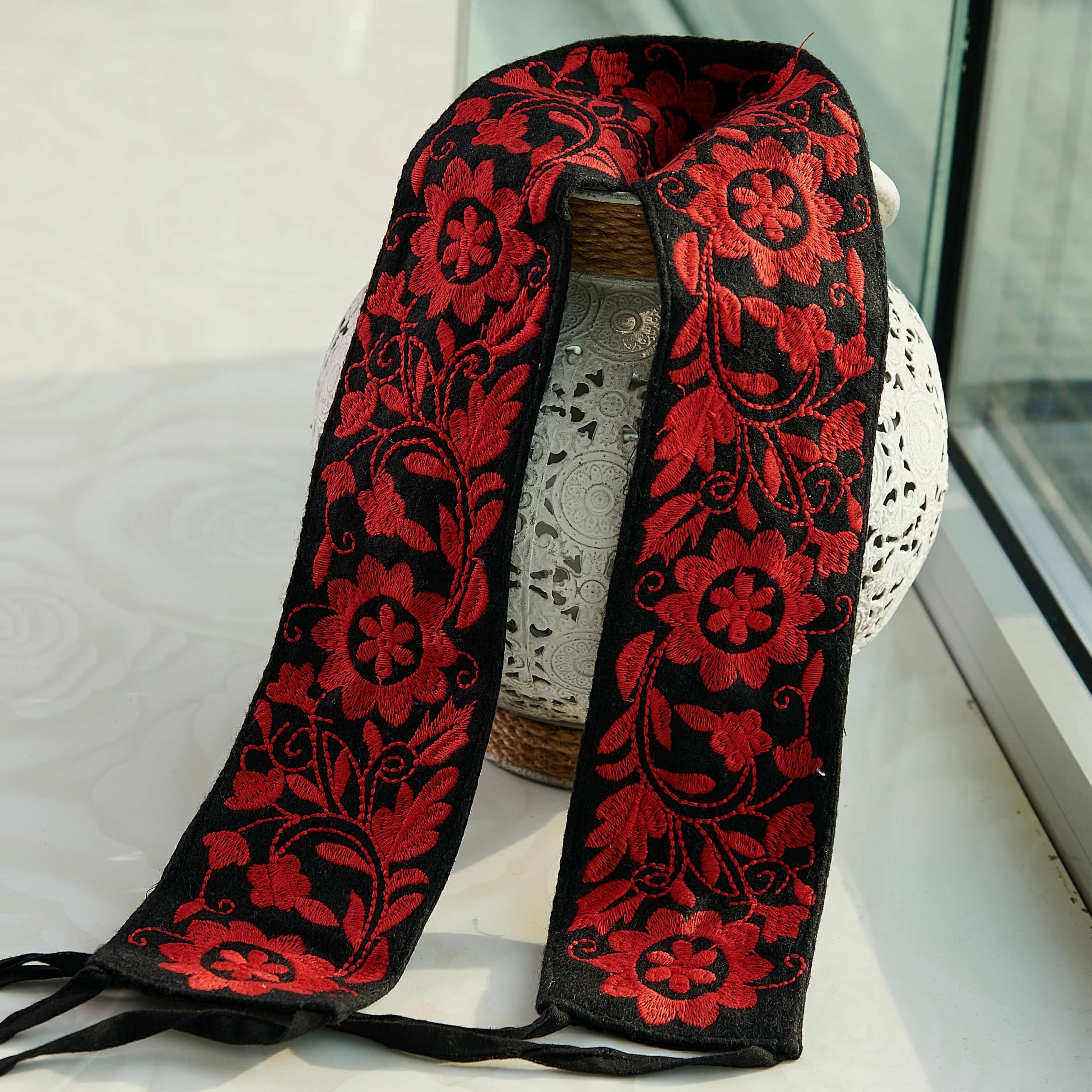 Brau traditional brodat - cu flori rosu 16