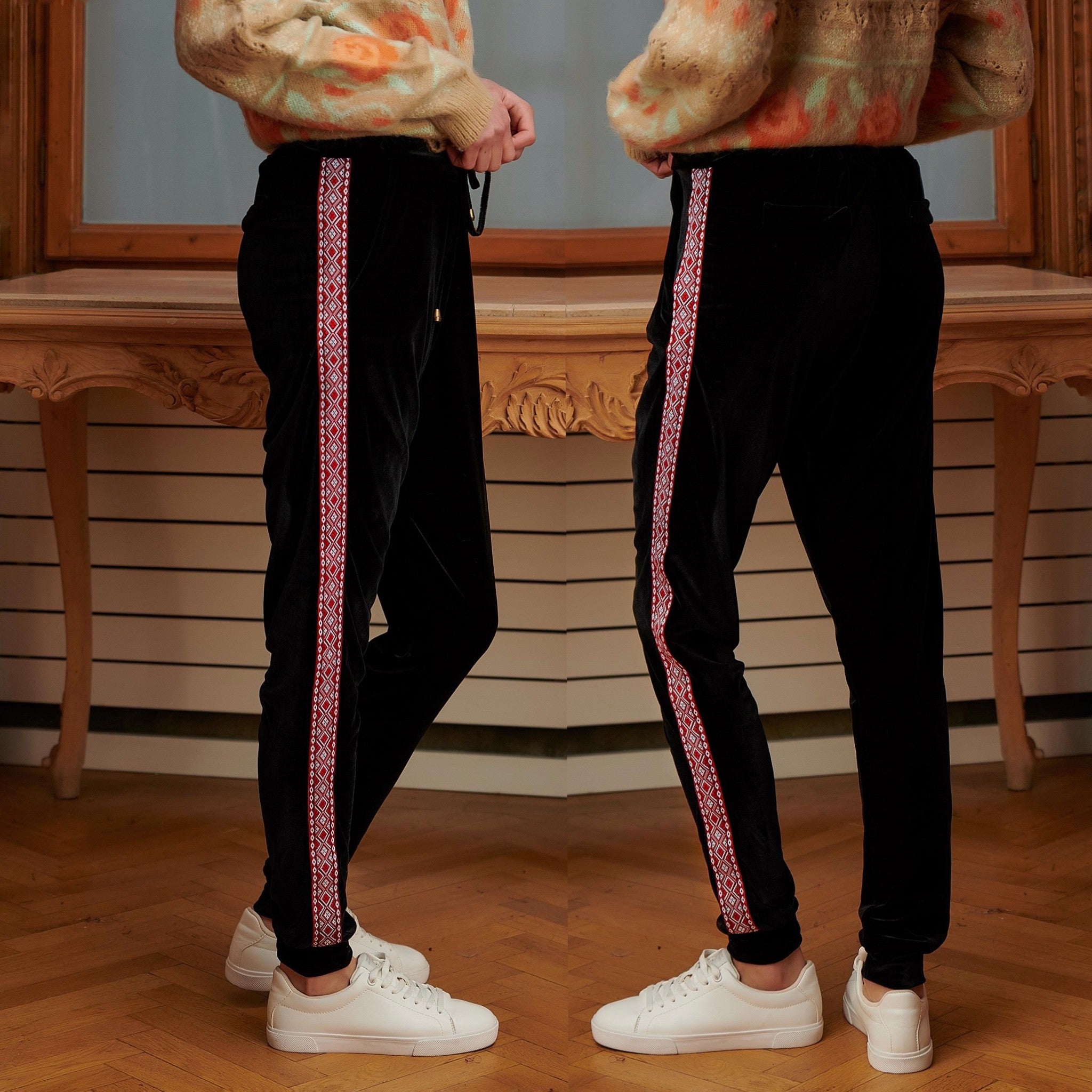 Pantaloni negri din catifea - cu banda geometrica