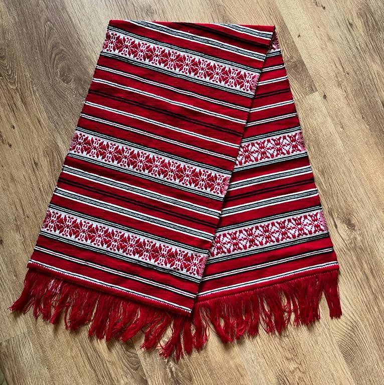 Prosop / Stergar Traditional rosu cu franjuri - mediu 02