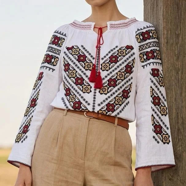 IE Traditionala alba cu maneca lunga si flori brodate - Valentina