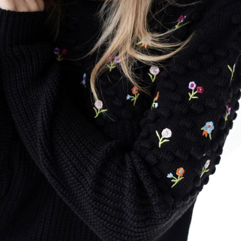 Bluza brodata, neagra din tricot - Evelina negru