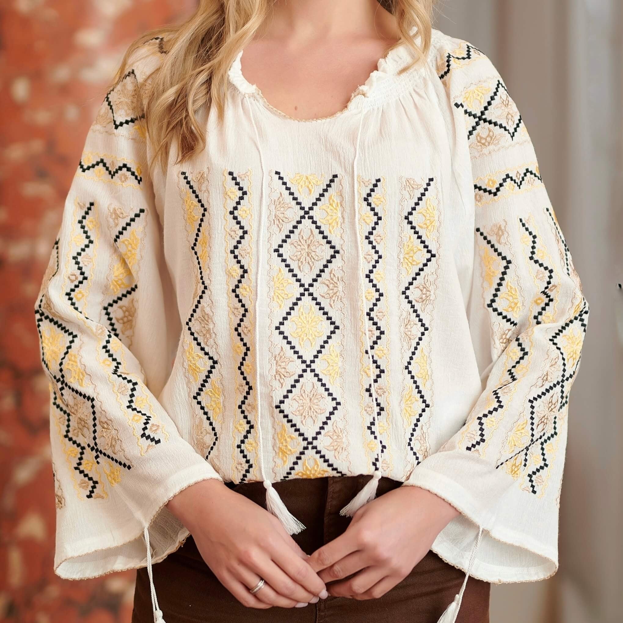 IE Traditionala cusuta cu matase - Bianca auriu/negru 08