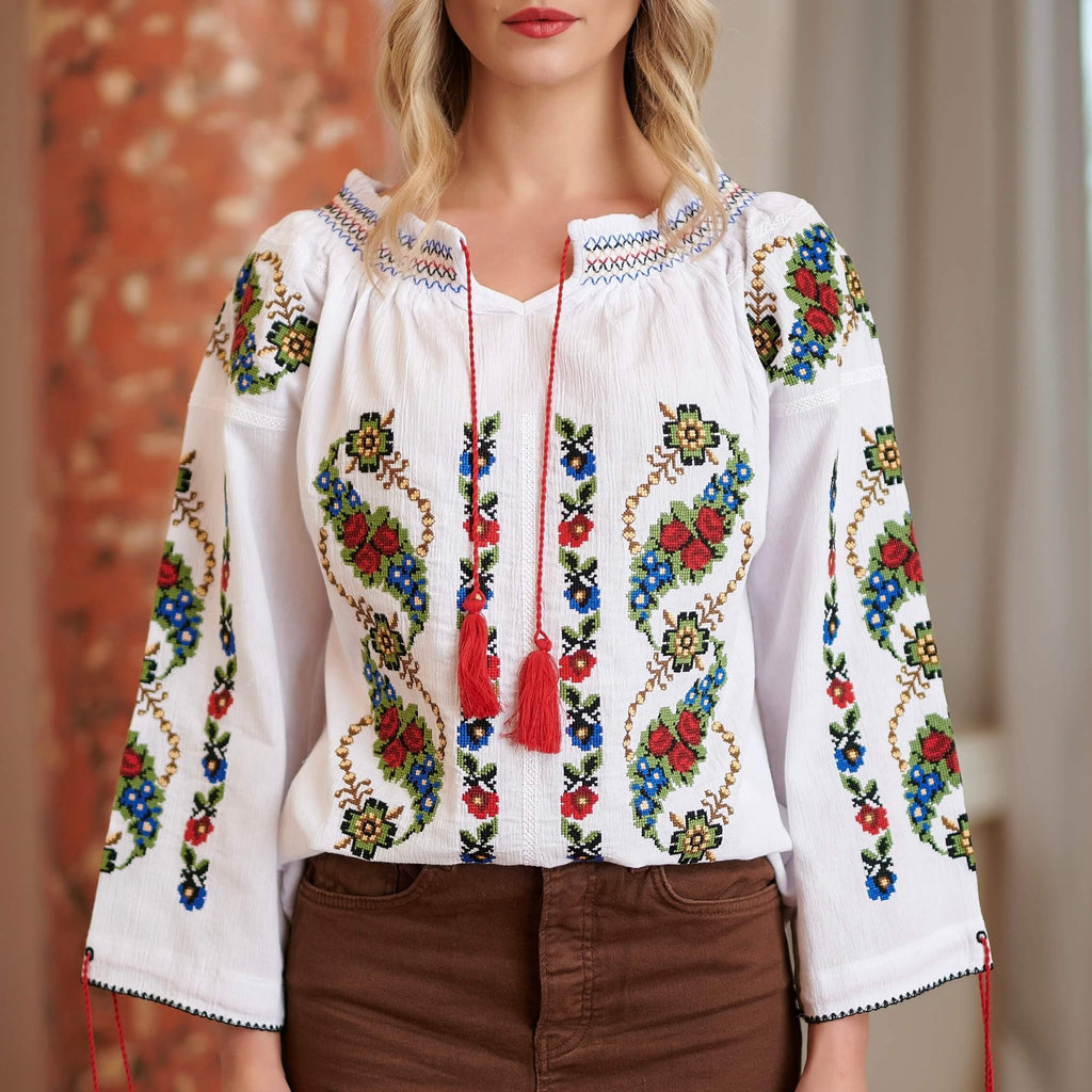 IE Traditionala alba cu broderie florala - Monica