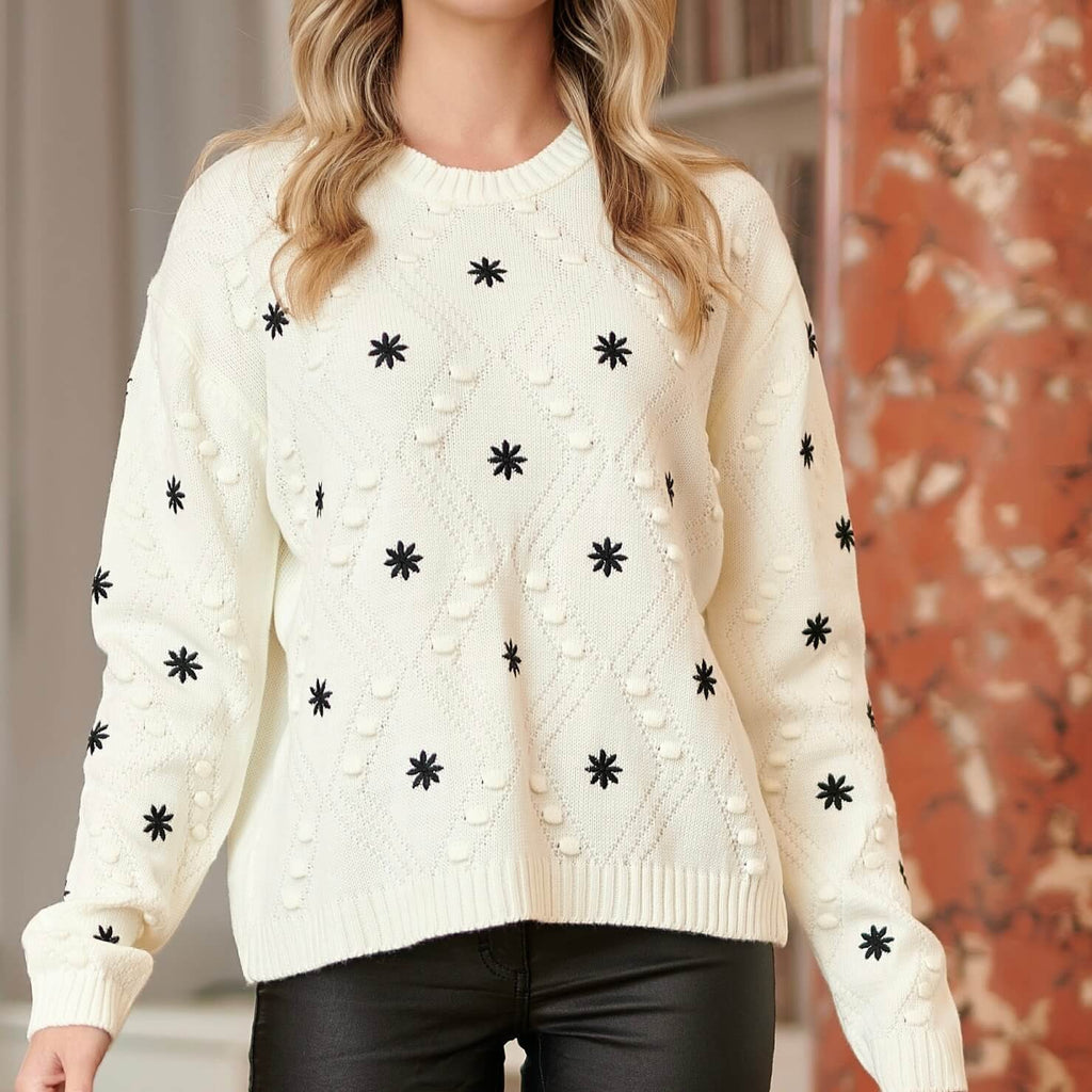 Pulover brodat din tricot - Magda alb 02