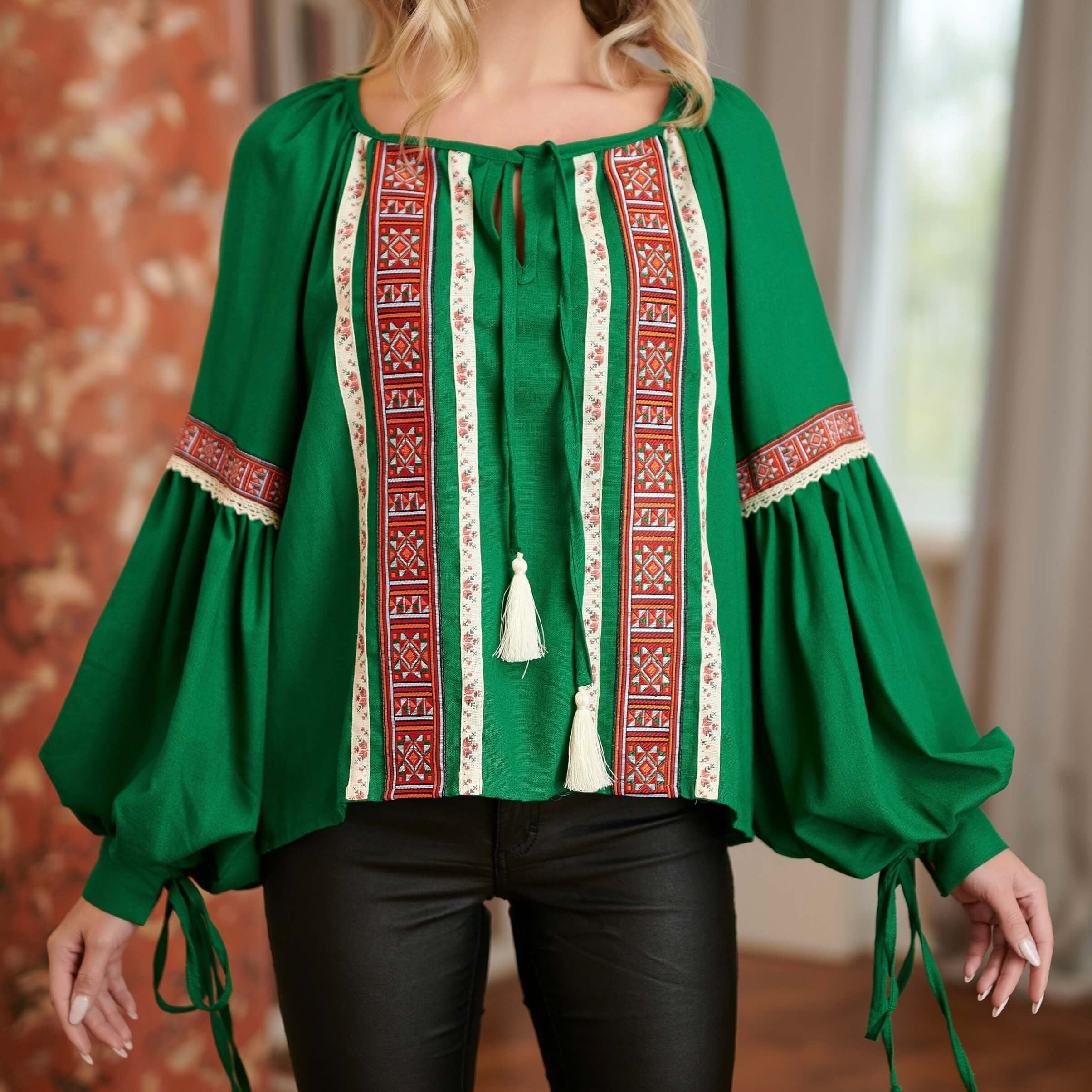 IE Nationala din in verde, stilizata modern cu maneci bufante - Eva 03