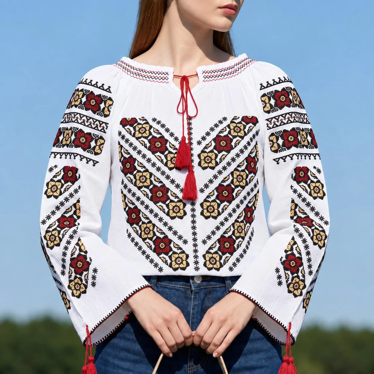 IE Traditionala alba cu maneca lunga si flori brodate - Valentina