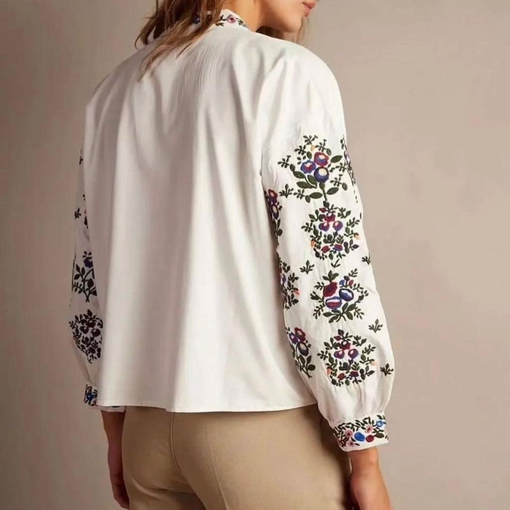 Bluza tip IE alba cu broderie florala - Adina