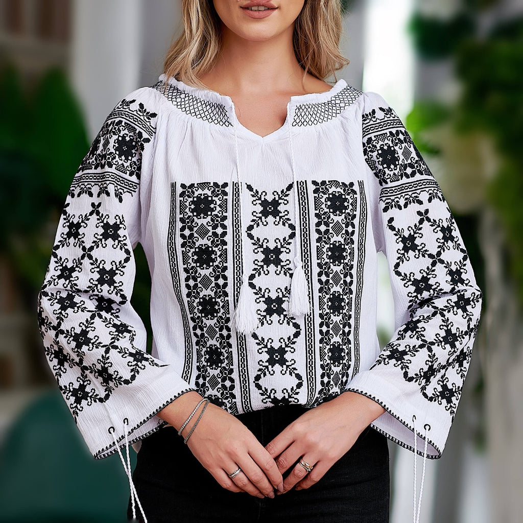 IE Traditionala alba cu broderie neagra - Raluca 02