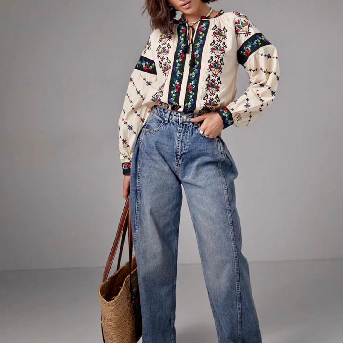 IE Nationala, moderna, crem cu motive brodate - Raluca