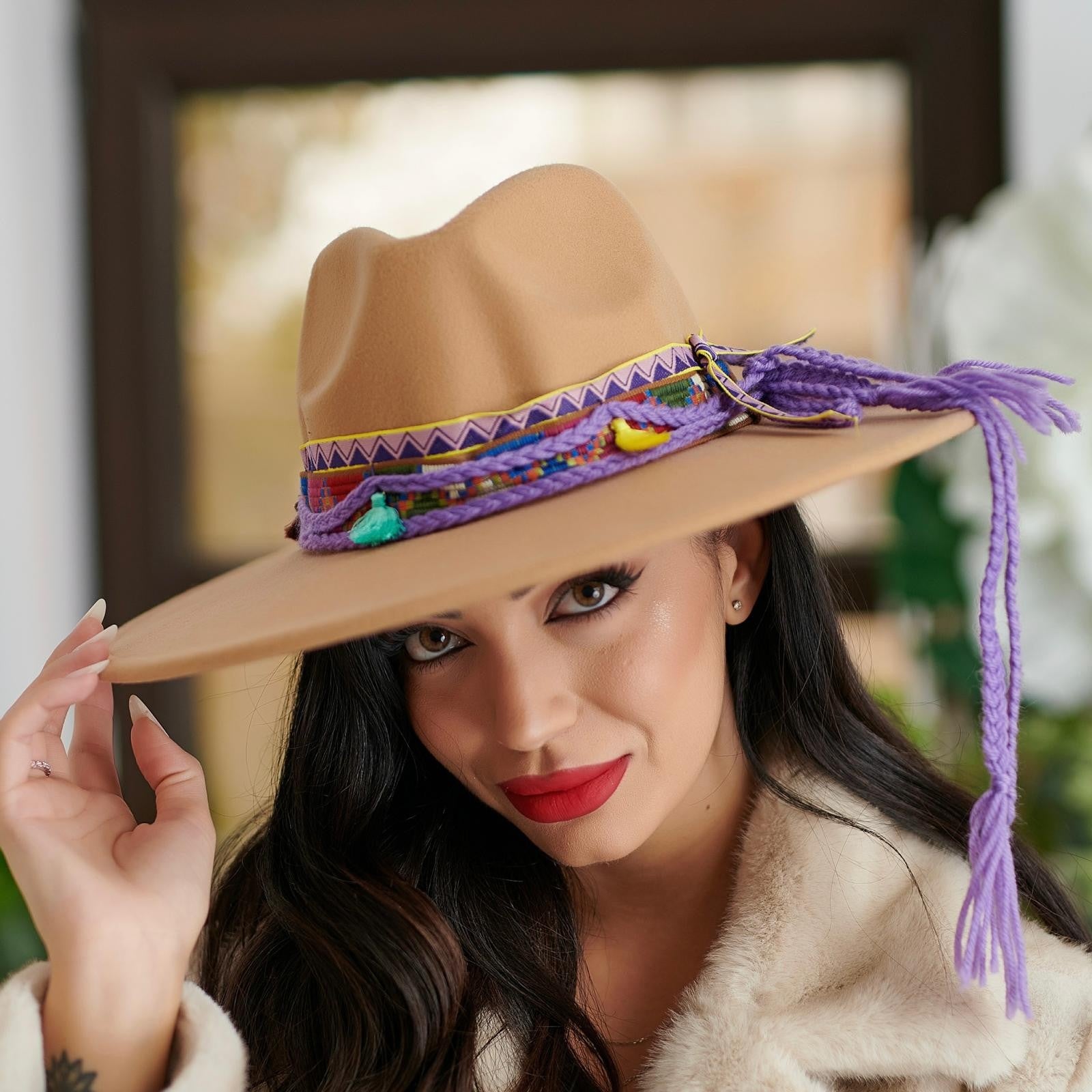 Palarie Traditionala crem cu banda tesuta - 02