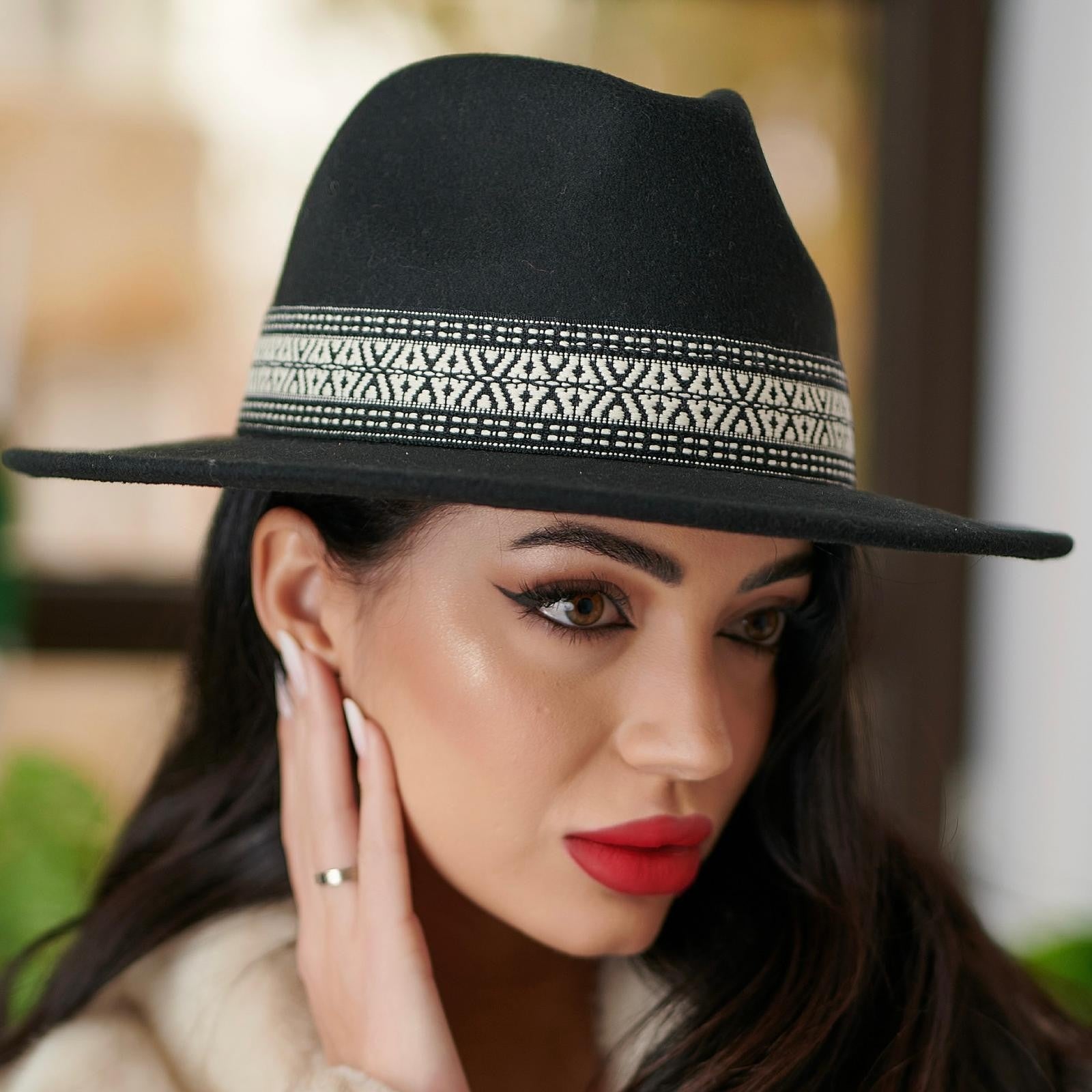 Palarie Traditionala neagra cu banda tesuta - 03