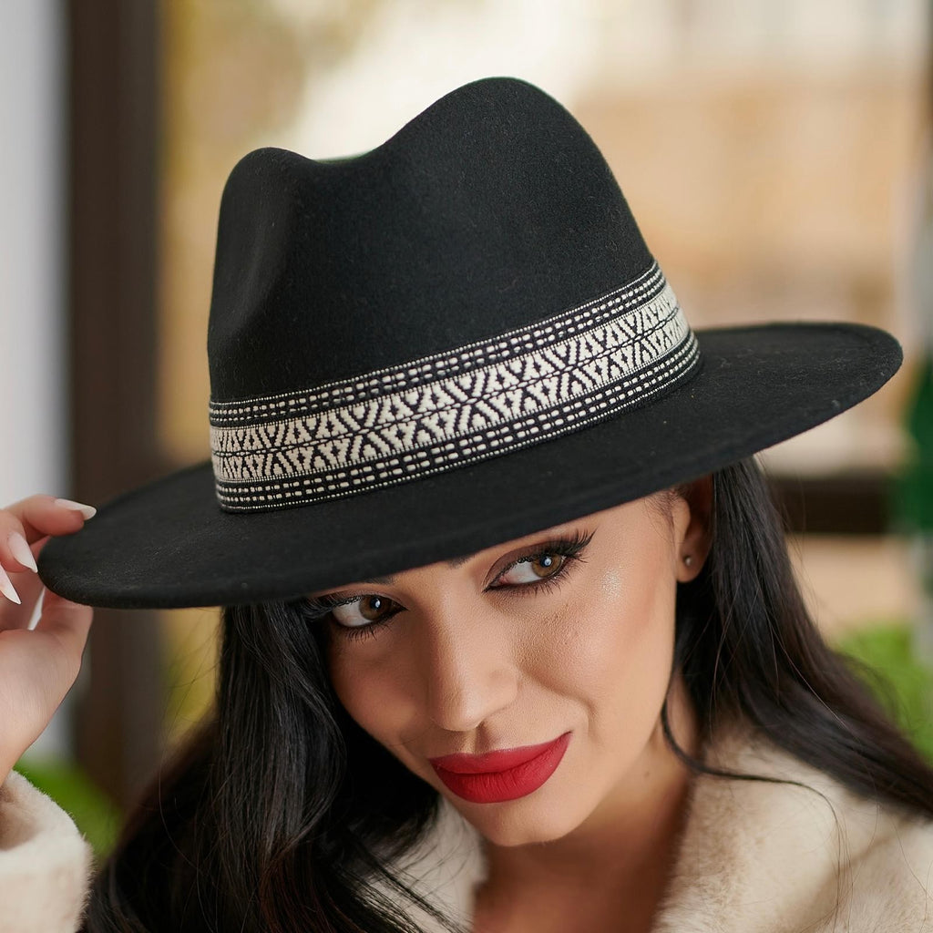 Palarie Traditionala neagra cu banda tesuta - 03