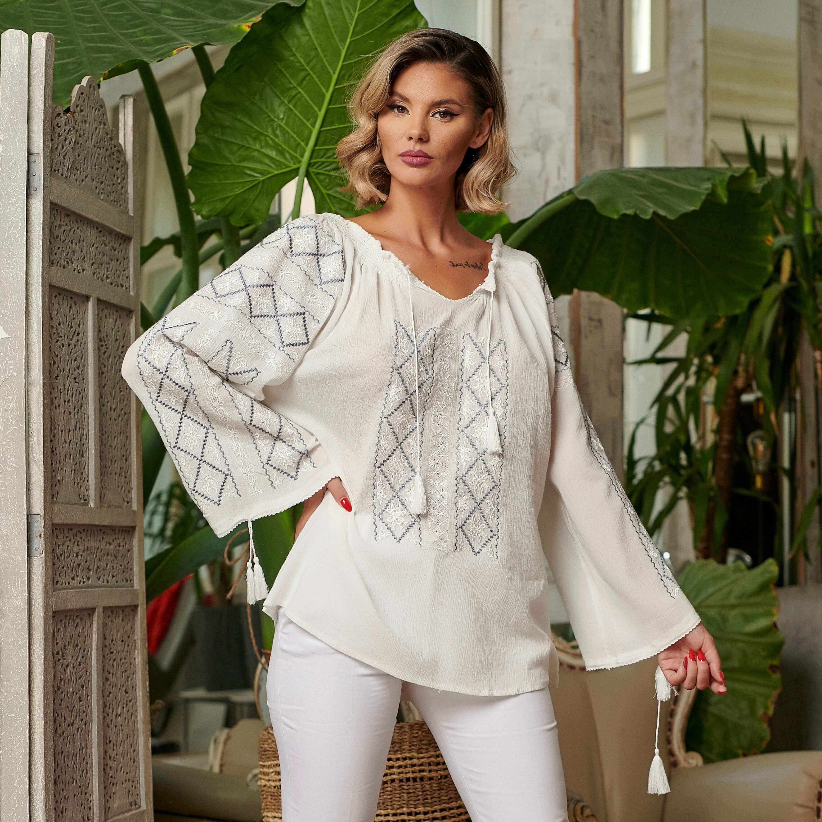 IE Traditionala alba cusuta cu matase - Romb