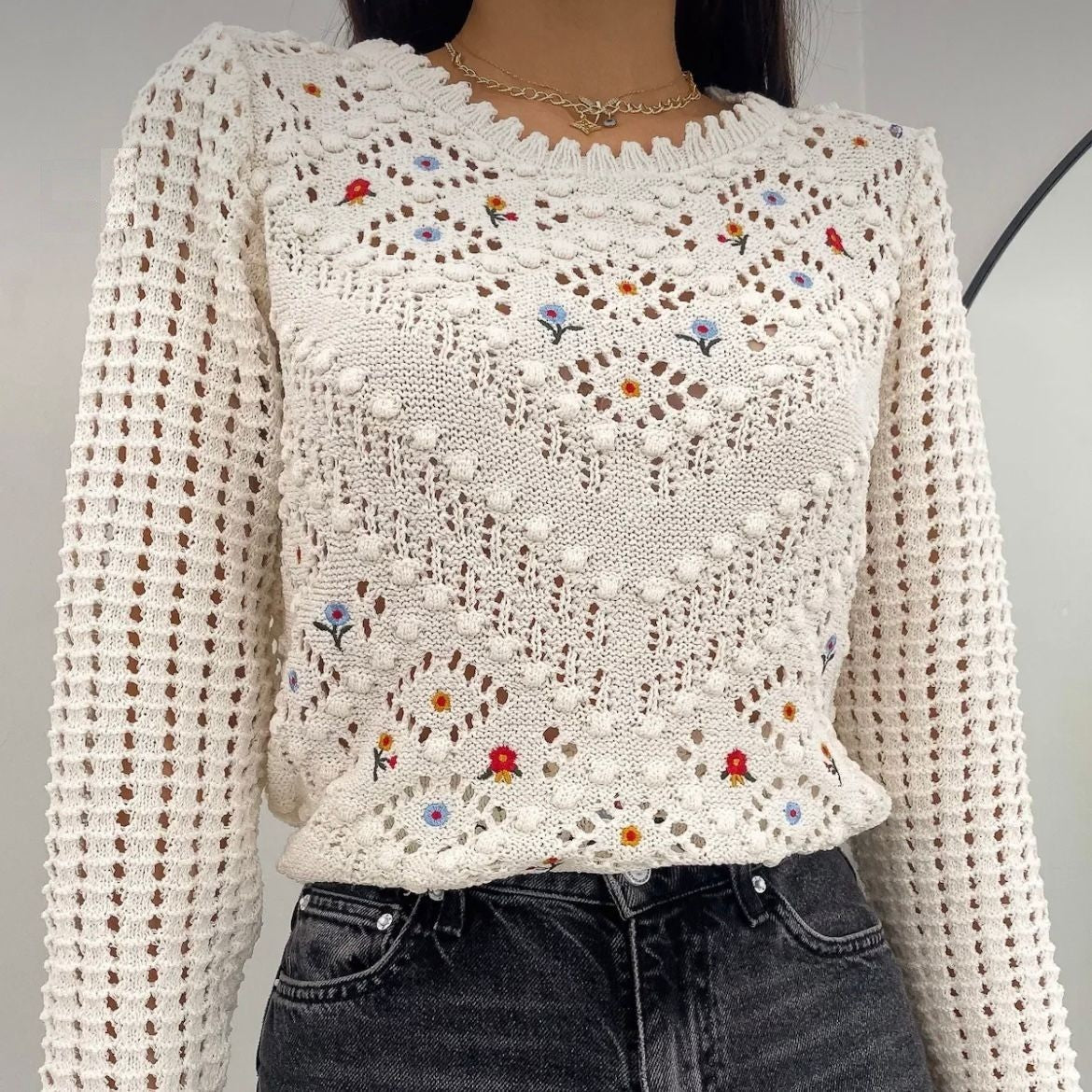 Pulover brodat, ivory din tricot si broderie florala - Laura