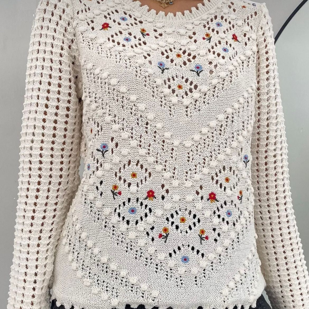 Pulover brodat, ivory din tricot si broderie florala - Laura