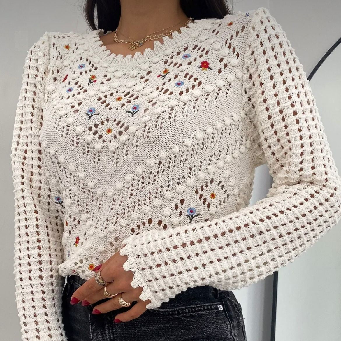 Pulover brodat, ivory din tricot si broderie florala - Laura