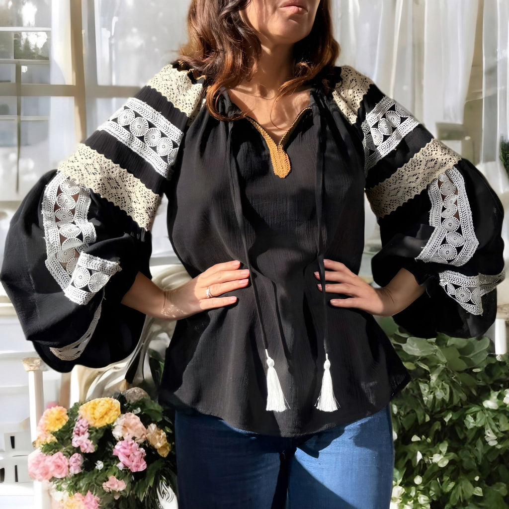 IE Nationala neagra din panza de bumbac cu maneci clopot si dantela - Elisabeta 04