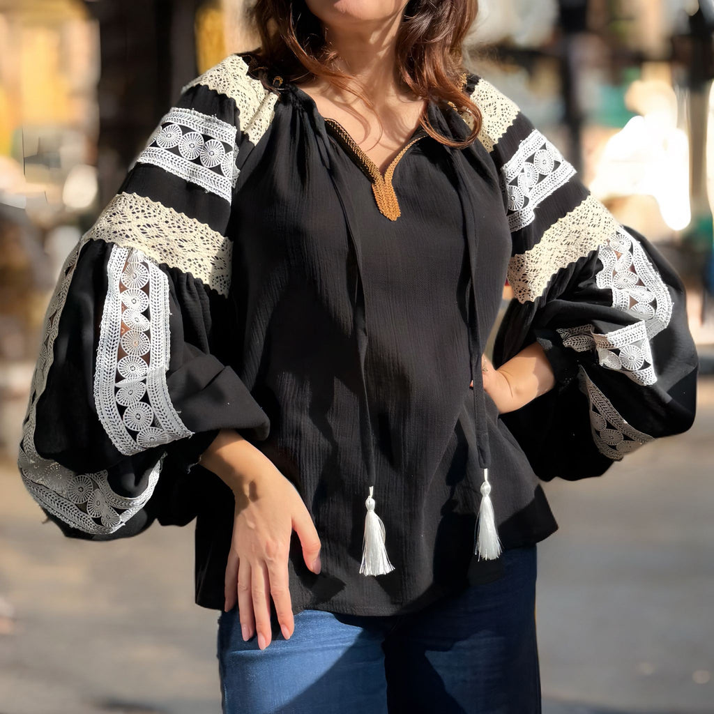 IE Nationala neagra din panza de bumbac cu maneci clopot si dantela - Elisabeta 04