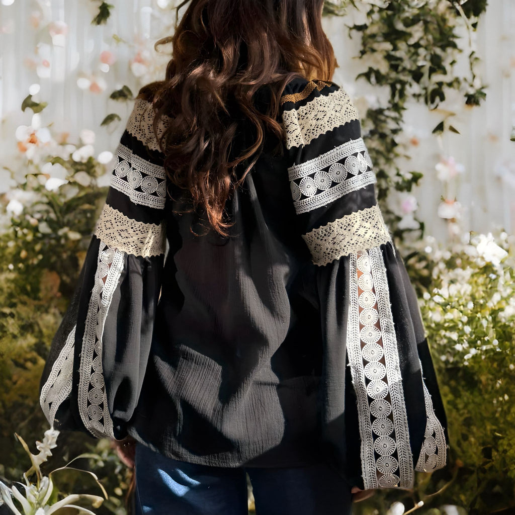 IE Nationala neagra din panza de bumbac cu maneci clopot si dantela - Elisabeta 04