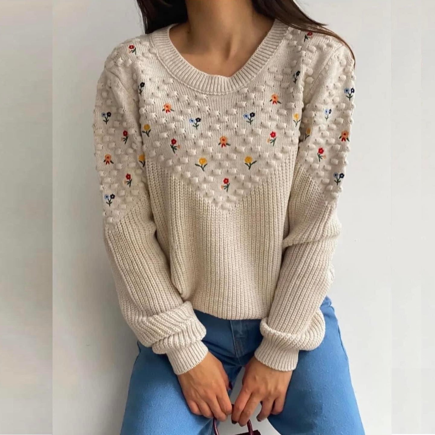 Pulover brodat, crem din tricot - Evelina