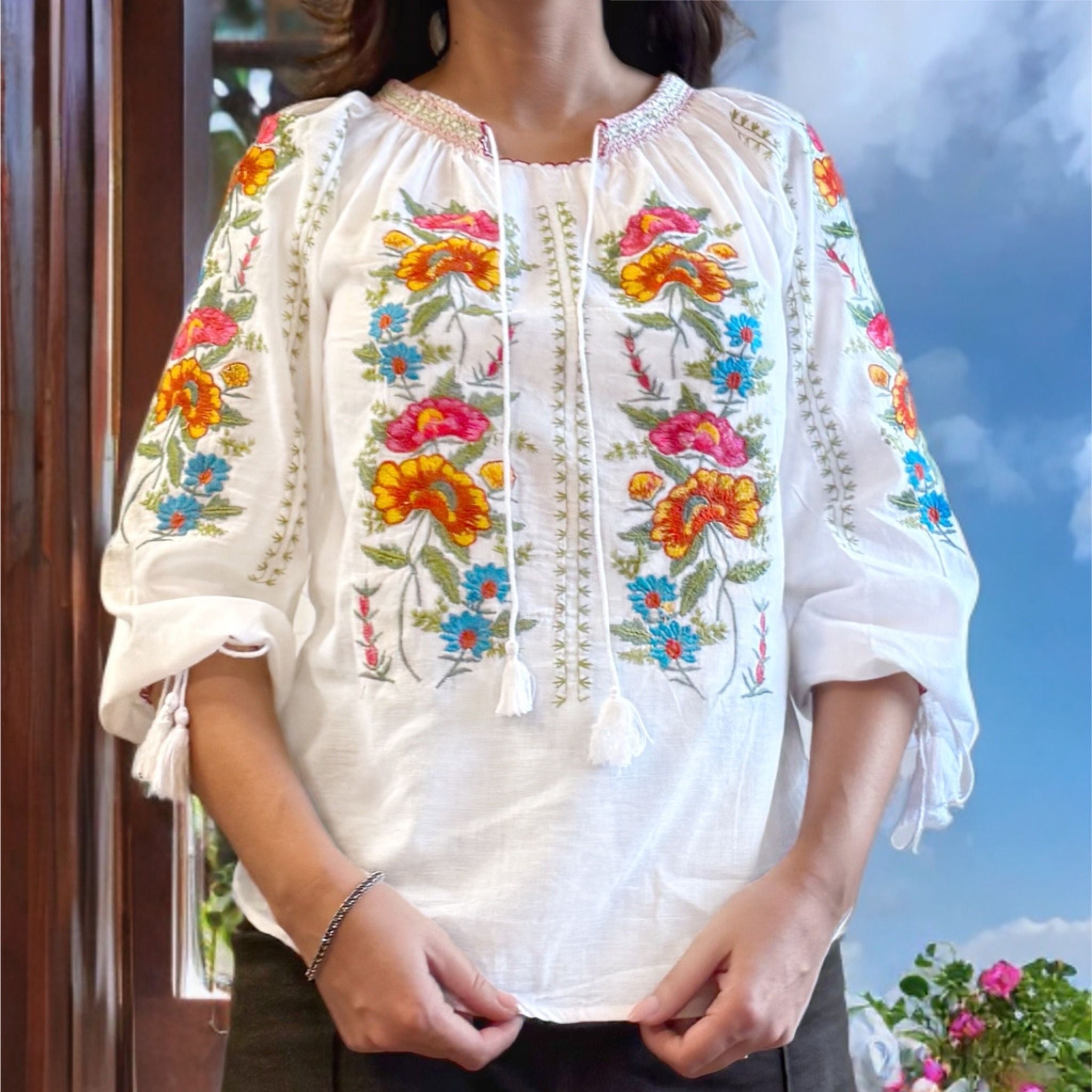 IE Traditionala alba cu flori brodate - Livia portocaliu 01