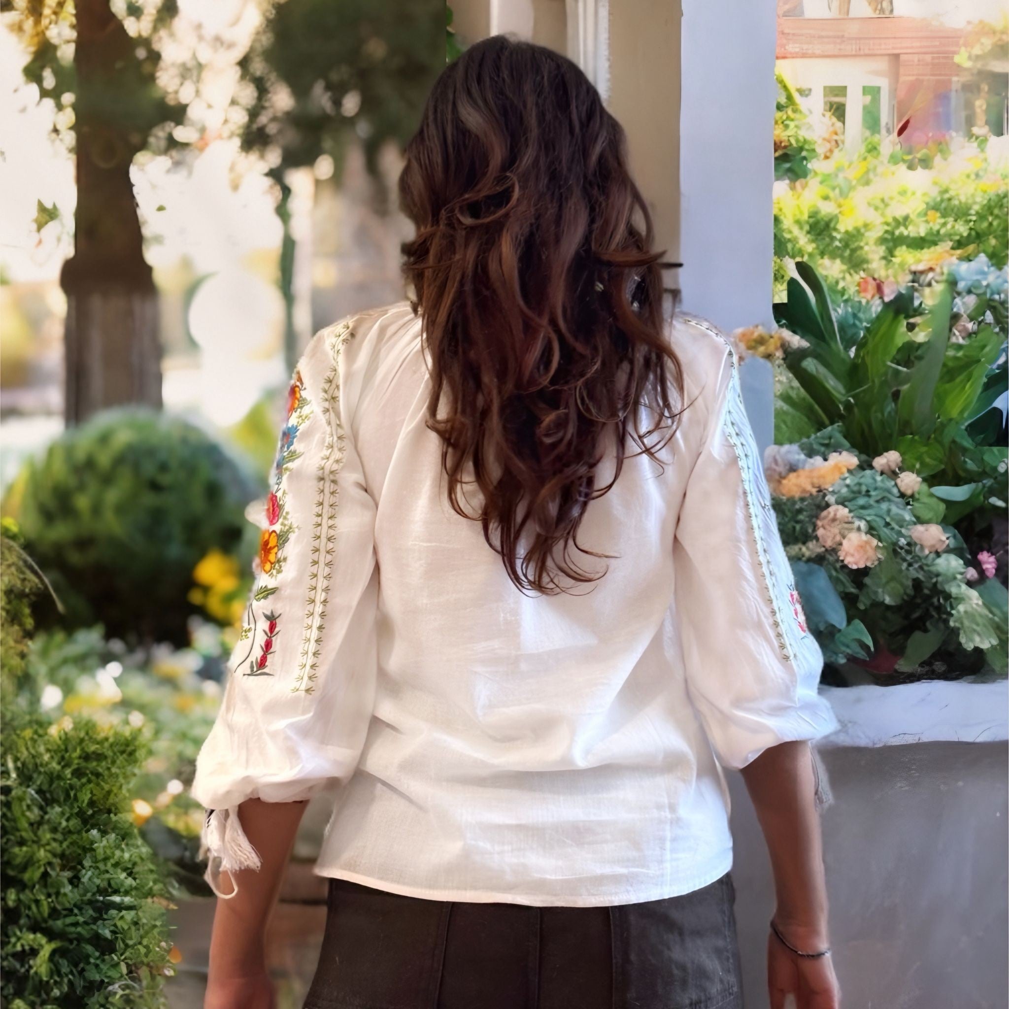 IE Traditionala alba cu flori brodate - Livia portocaliu 01