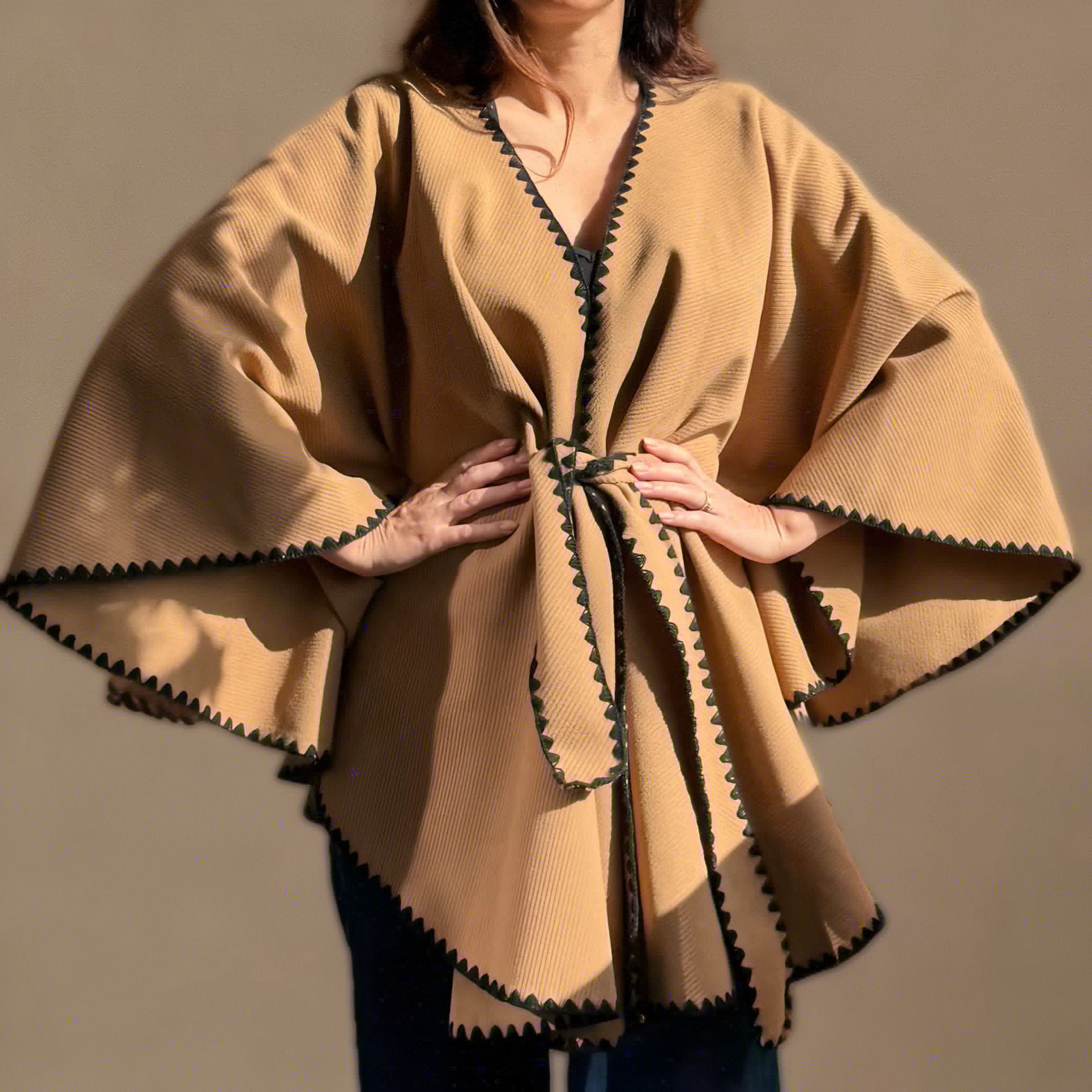 Poncho oversize maro cu cordon si broderie - Ela 06