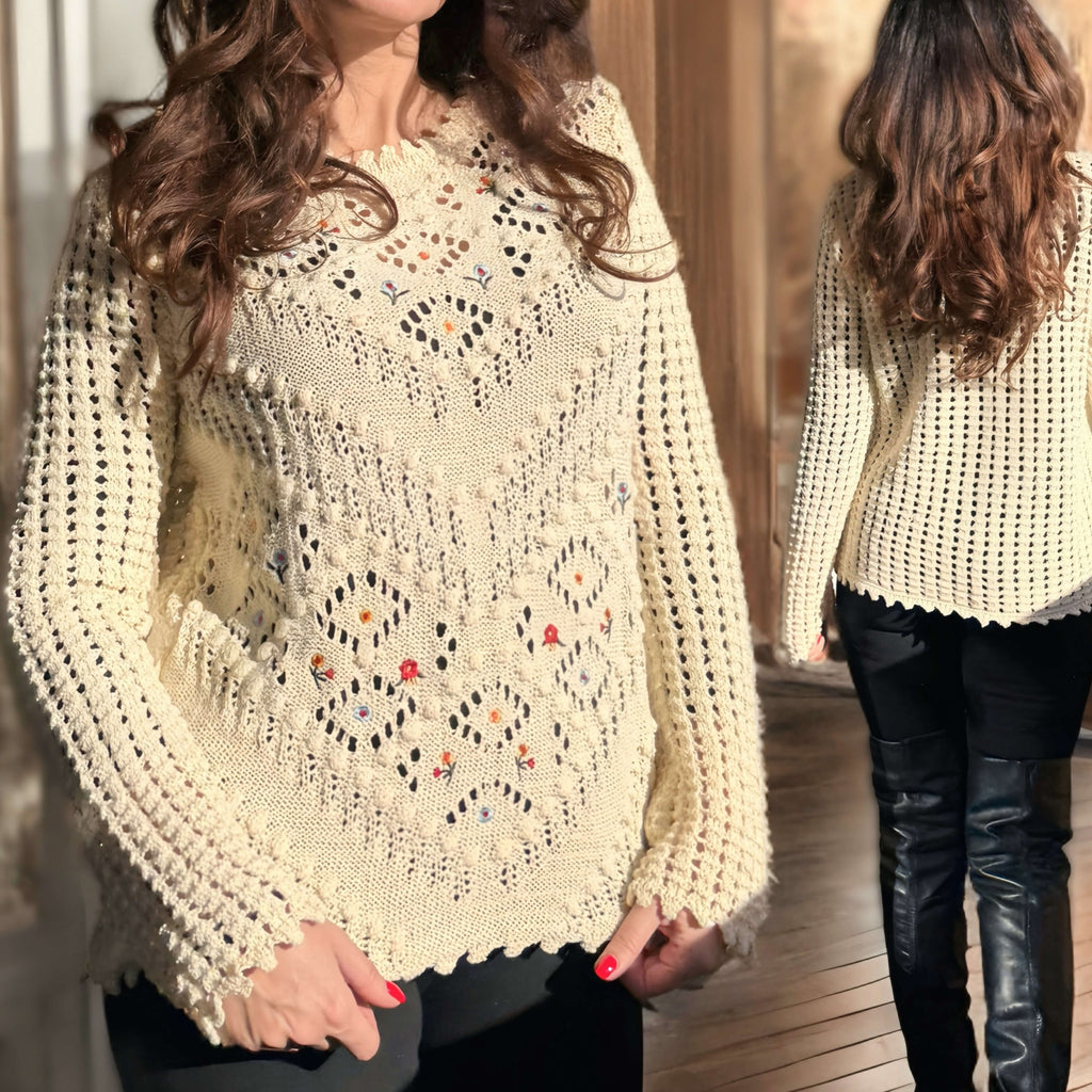 Pulover brodat, crem din tricot si broderie florala - Laura 02