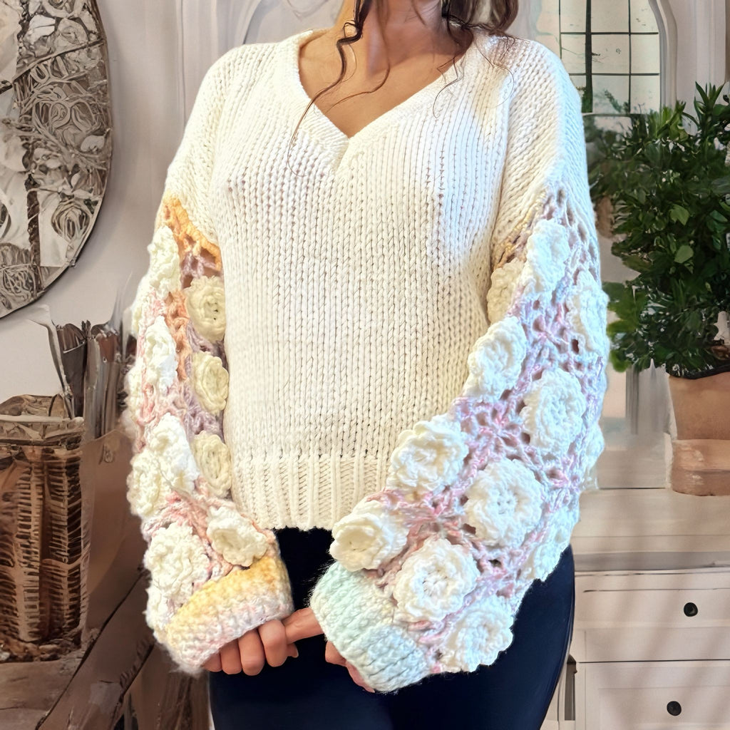 Pulover crem cu motive florale crosetate - Maria