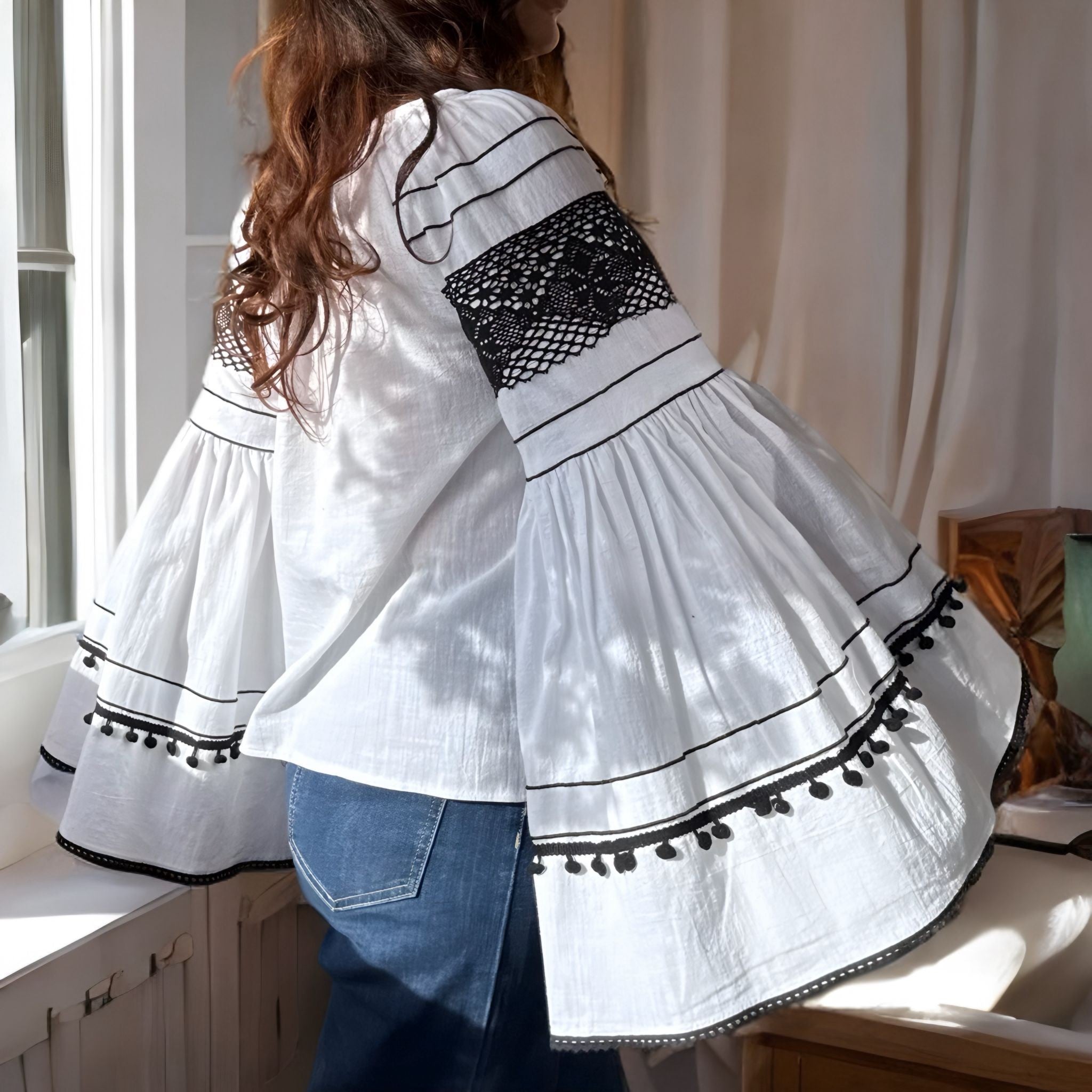 IE Nationala alba, din panza de bumbac cu maneci evazate - Alina