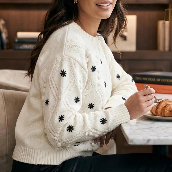 Pulover brodat din tricot - Magda alb 02