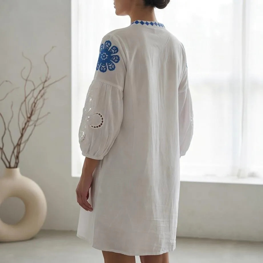 Rochie scurta cu broderie florala - Clara alb