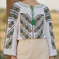 IE Traditionala alba cu maneca lunga si flori brodate - Valentina verde 02