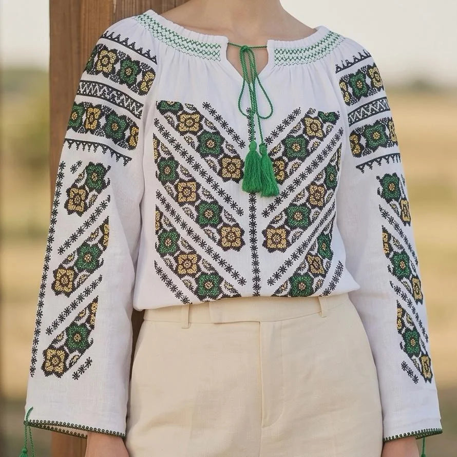 IE Traditionala alba cu maneca lunga si flori brodate - Valentina verde 02