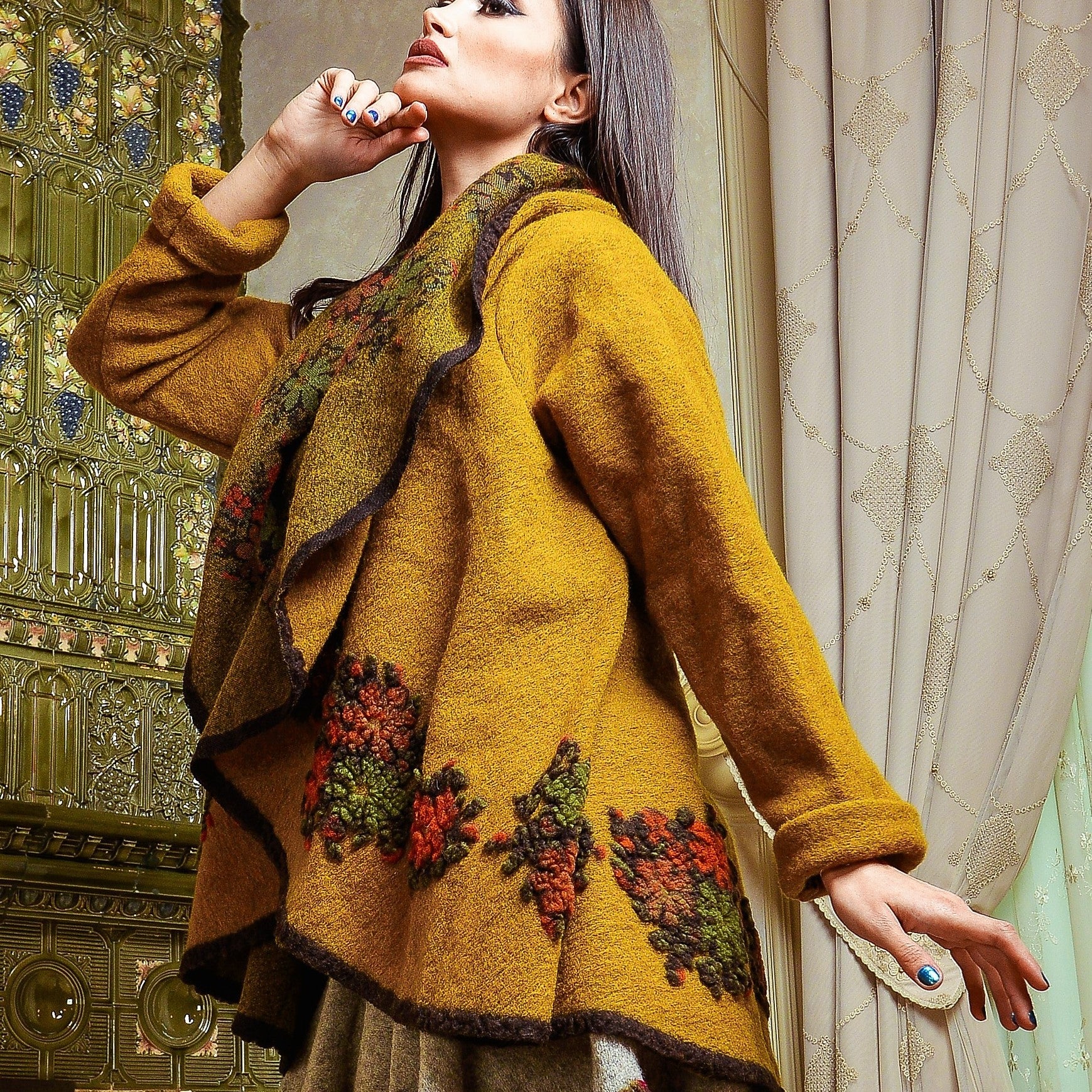 Poncho din lana cu maneci - galben