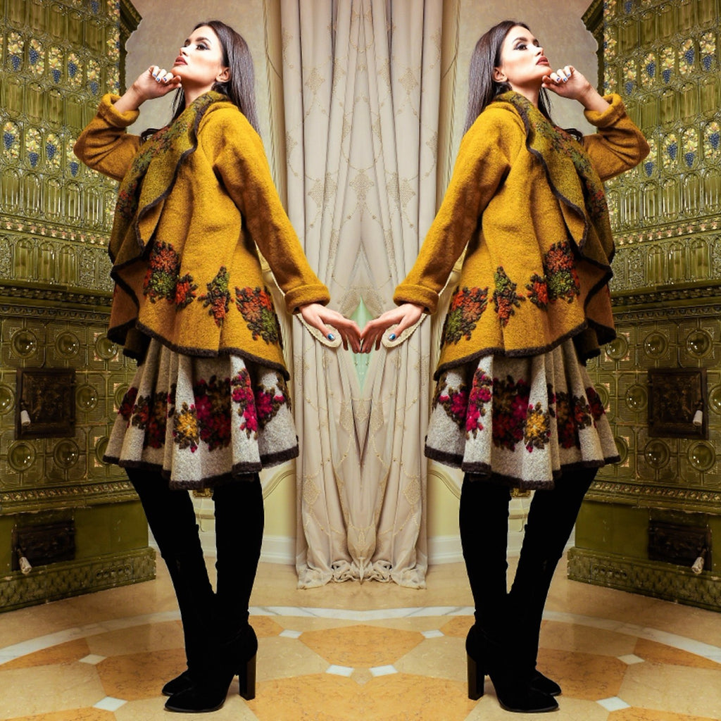 Poncho din lana cu maneci - galben