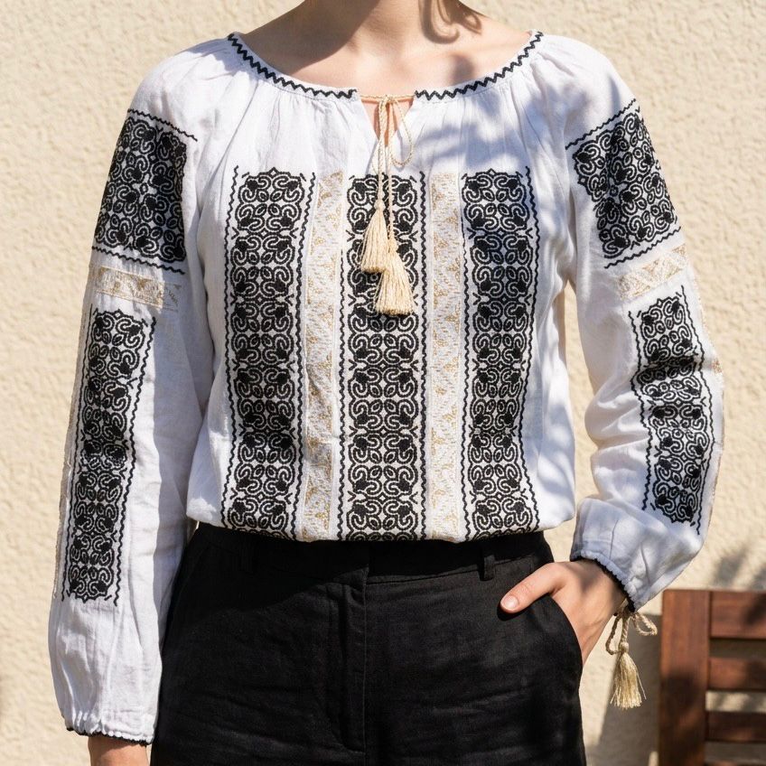 IE Traditionala cu broderie neagra - Nadia