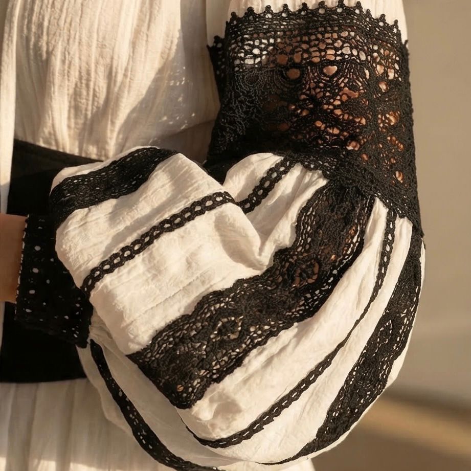 Rochie Nationala alba din panza topita, cu maneci ample si dantela - Elena