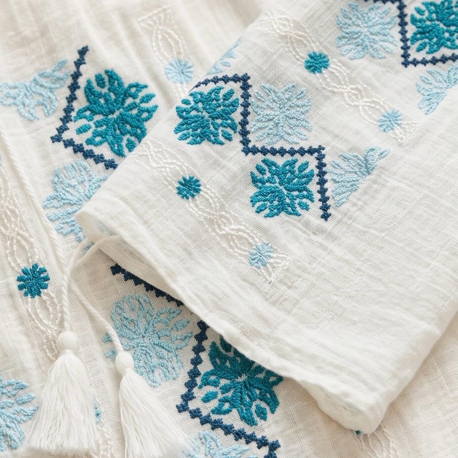 IE Traditionala cu maneca scurta, cusuta cu matase - Bianca bleu/turcoaz 25